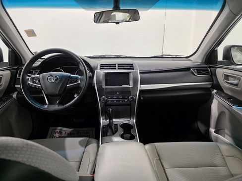 Used 2017 Toyota Camry SE image 2
