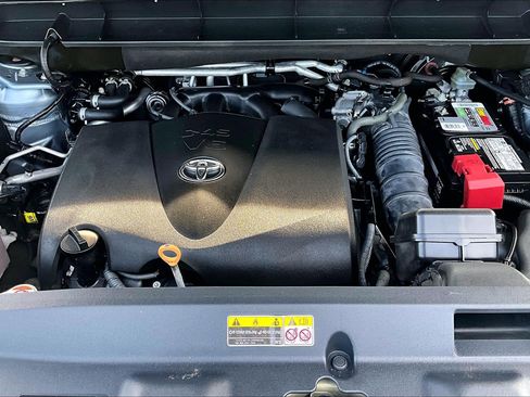 Used 2020 Toyota Highlander Limited image 10