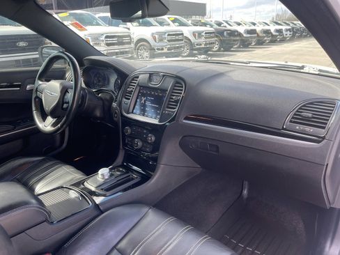 Used 2019 Chrysler 300 S image 17