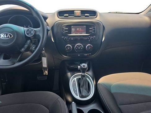 Used 2015 Kia Soul FWD image 12