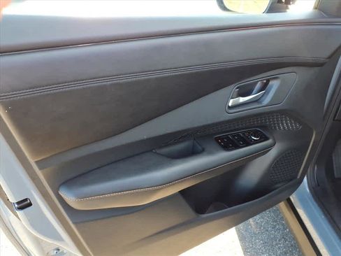 Certified 2023 Nissan Ariya FWD image 9