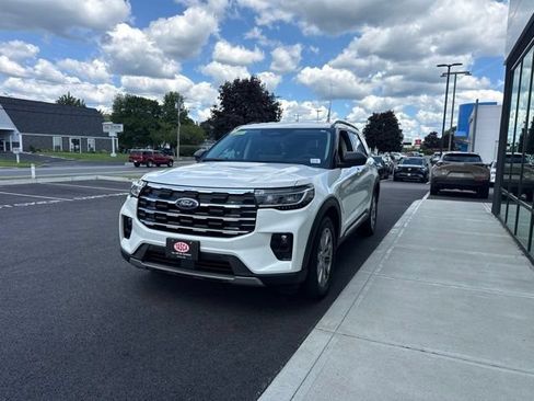 Used 2025 Ford Explorer Active w/ Active Comfort Package AWD/4WD image 9
