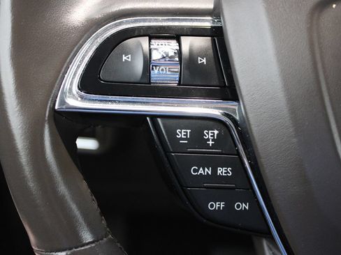 Used 2021 Lincoln Nautilus Reserve w/ Cargo Utility Package FWD image 21