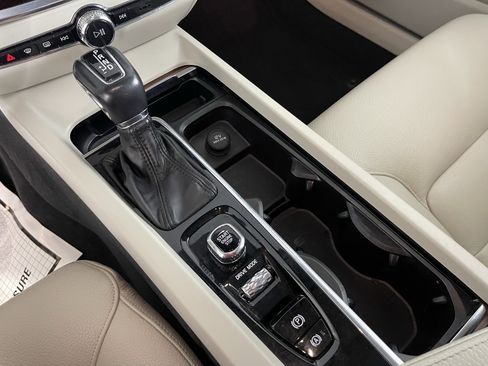 Used 2020 Volvo S60 T6 Momentum image 14