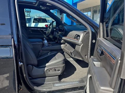 Used 2025 Chevrolet Tahoe Z71 w/ Sun And Tow Package AWD/4WD image 8