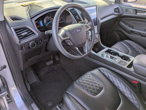Used 2024 Ford Edge Titanium image 17