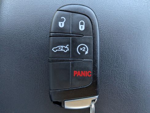 Used 2023 Chrysler 300 Touring L image 27