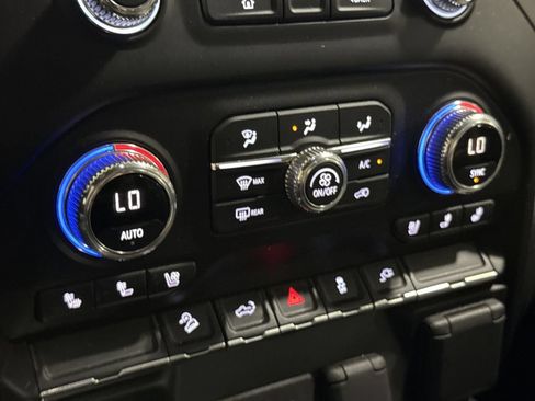 Used 2022 GMC Sierra 1500 AT4 AWD/4WD image 16