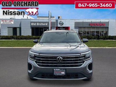 Used 2025 Volkswagen Atlas SE AWD/4WD image 2