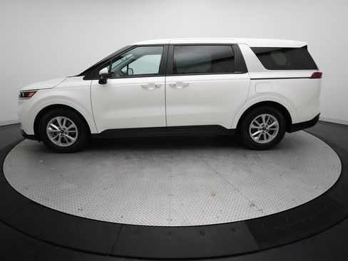 Certified 2024 Kia Carnival LX image 24