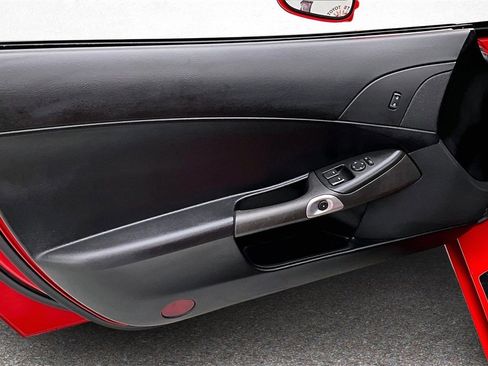 Used 2006 Chevrolet Corvette Coupe w/ Roof Package image 18