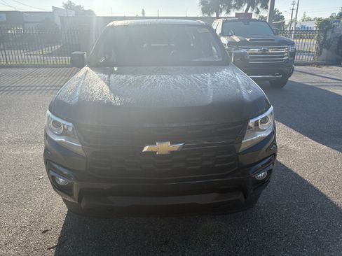 Used 2022 Chevrolet Colorado LT w/ Luxury Package AWD/4WD image 2