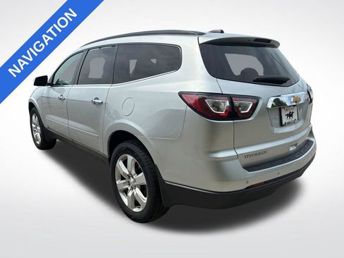 Used 2017 Chevrolet Traverse LT w/ Style and Technology Package FWD image 5