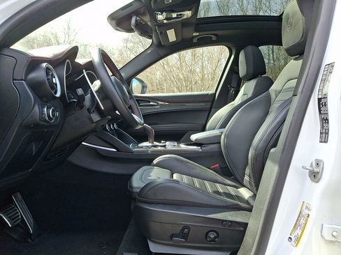 Used 2023 Alfa Romeo Stelvio Estrema AWD/4WD image 13