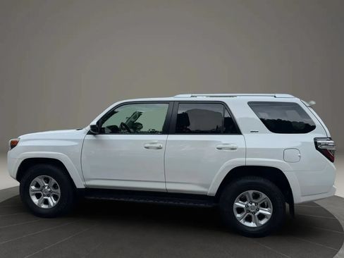 Used 2017 Toyota 4Runner SR5 AWD/4WD image 7
