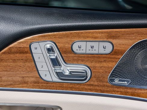 Certified 2025 Mercedes-Benz GLB 250 4MATIC image 17