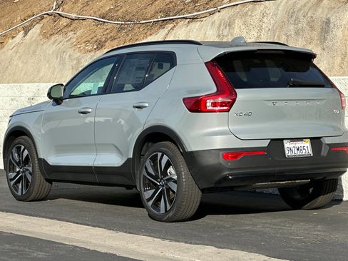 New 2025 Volvo XC40 B5 Plus w/ Climate Package image 6