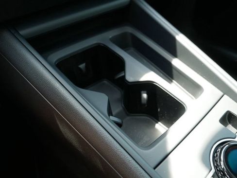 Certified 2025 Volkswagen Tiguan SE AWD/4WD image 33