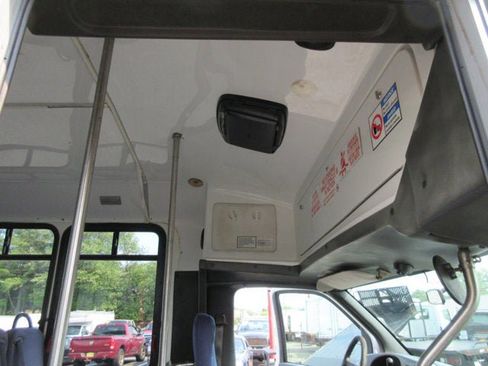 Used 2009 Chevrolet Kodiak C4500 2WD Regular Cab image 16