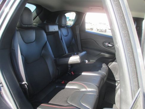 Used 2020 Jeep Cherokee Trailhawk w/ Cold Weather Group image 19