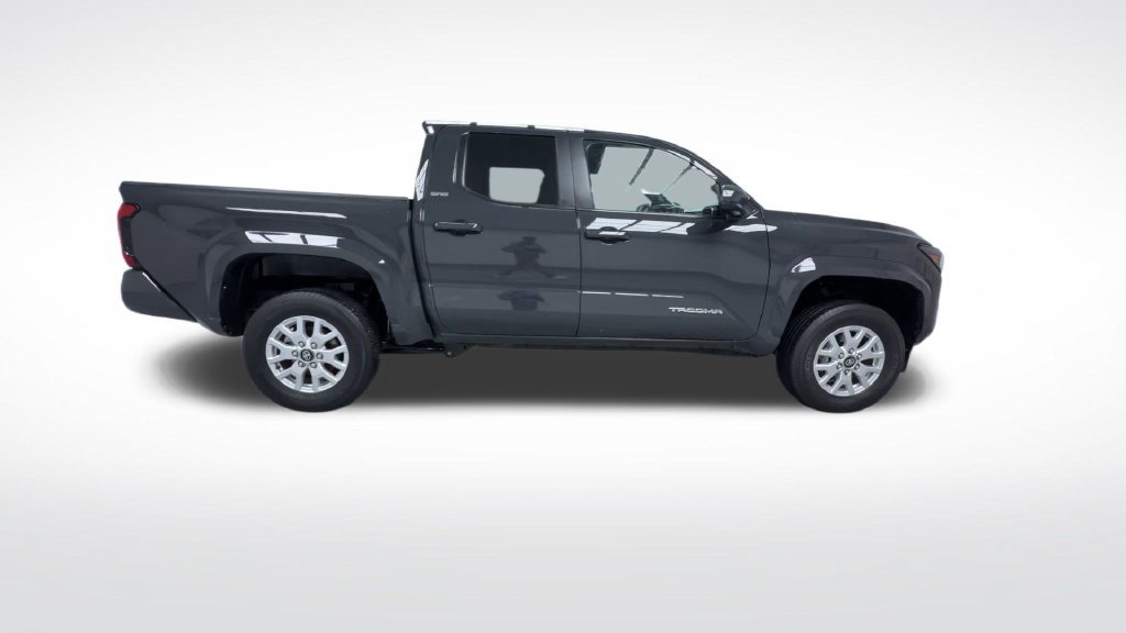 Certified 2024 Toyota Tacoma SR5 AWD/4WD image 10