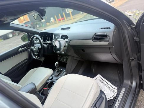 Used 2021 Volkswagen Tiguan SE R-Line w/ 3rd Row Seat Package AWD/4WD image 18