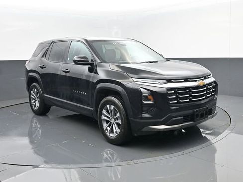 Used 2025 Chevrolet Equinox LT AWD/4WD image 3