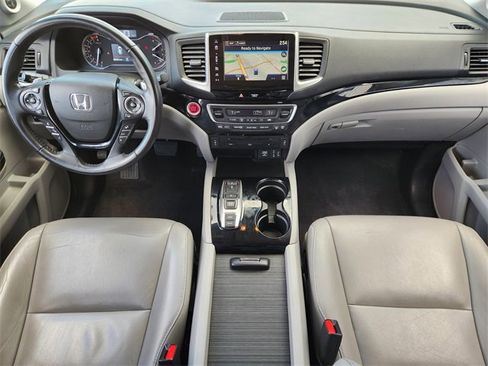 Certified 2018 Honda Pilot Touring image 10