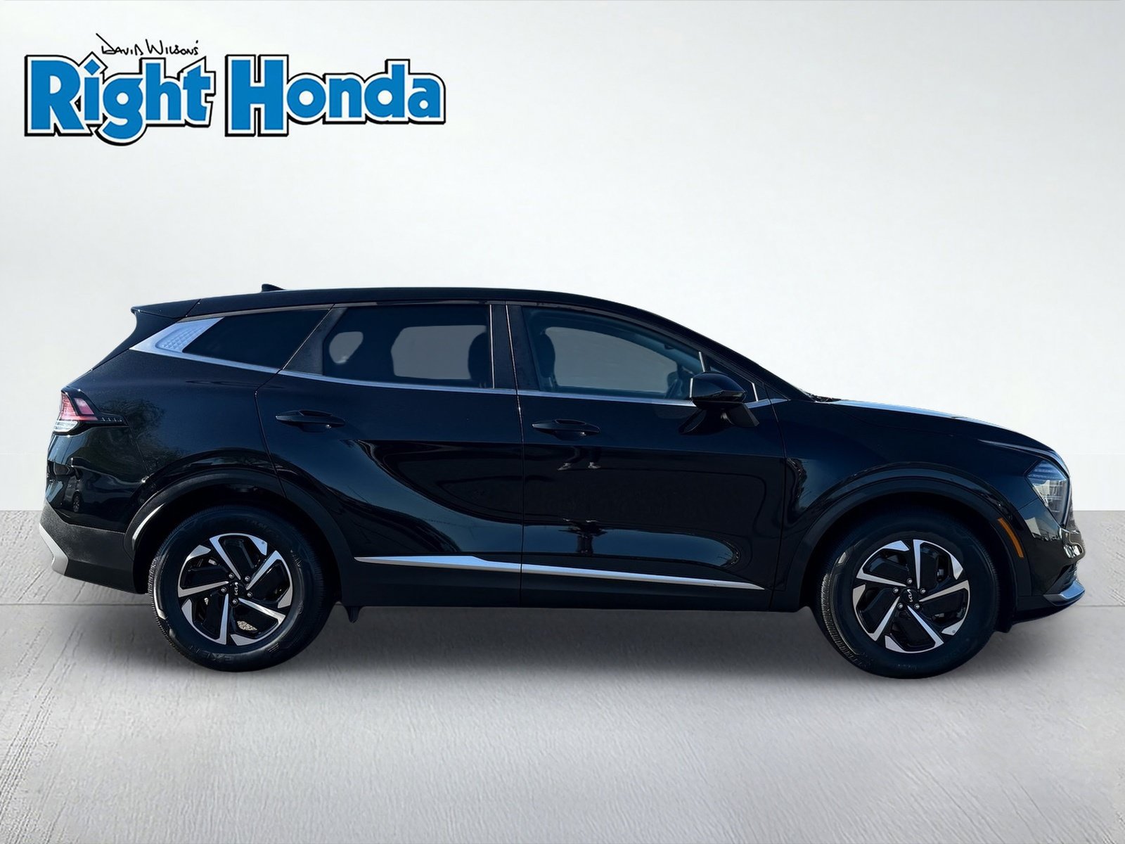 Used 2025 Kia Sportage LX FWD image 9