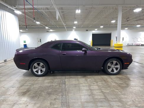 Used 2020 Dodge Challenger SXT image 4