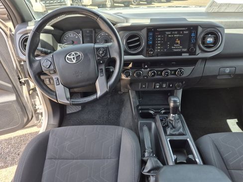 Used 2018 Toyota Tacoma TRD Off-Road AWD/4WD image 18