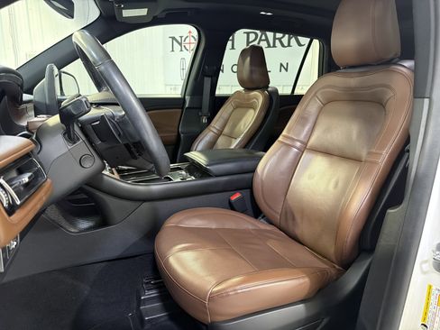 Used 2022 Lincoln Aviator Reserve w/ Elements Package Plus RWD image 9
