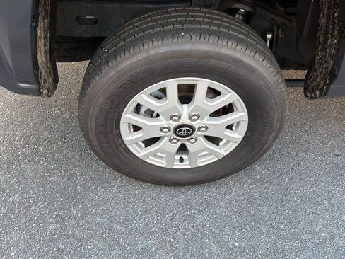Certified 2025 Toyota Tacoma SR5 AWD/4WD image 37