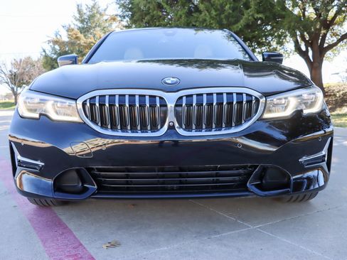 Used 2019 BMW 330i Sedan w/ Premium Package image 2