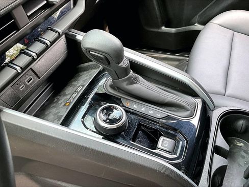 Used 2025 Chevrolet Colorado Trail Boss AWD/4WD image 15