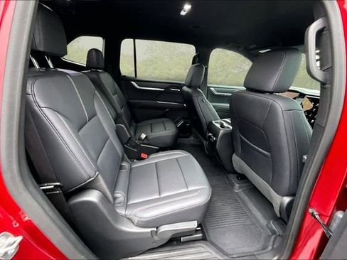 Used 2024 GMC Acadia Elevation image 26