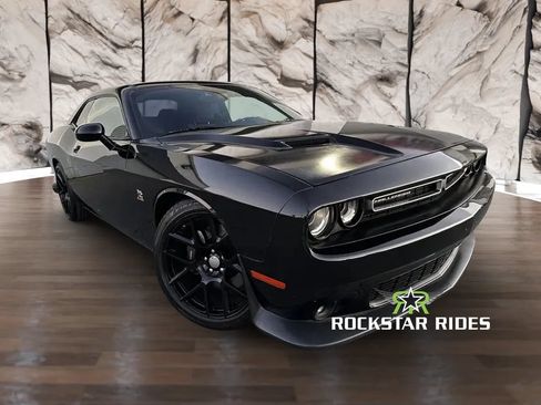 Used 2015 Dodge Challenger R/T Scat Pack w/ Driver Convenience Group RWD image 17