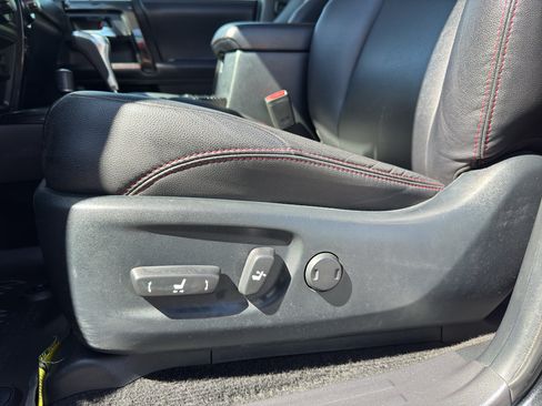 Used 2018 Toyota 4Runner TRD Off-Road Premium AWD/4WD image 12