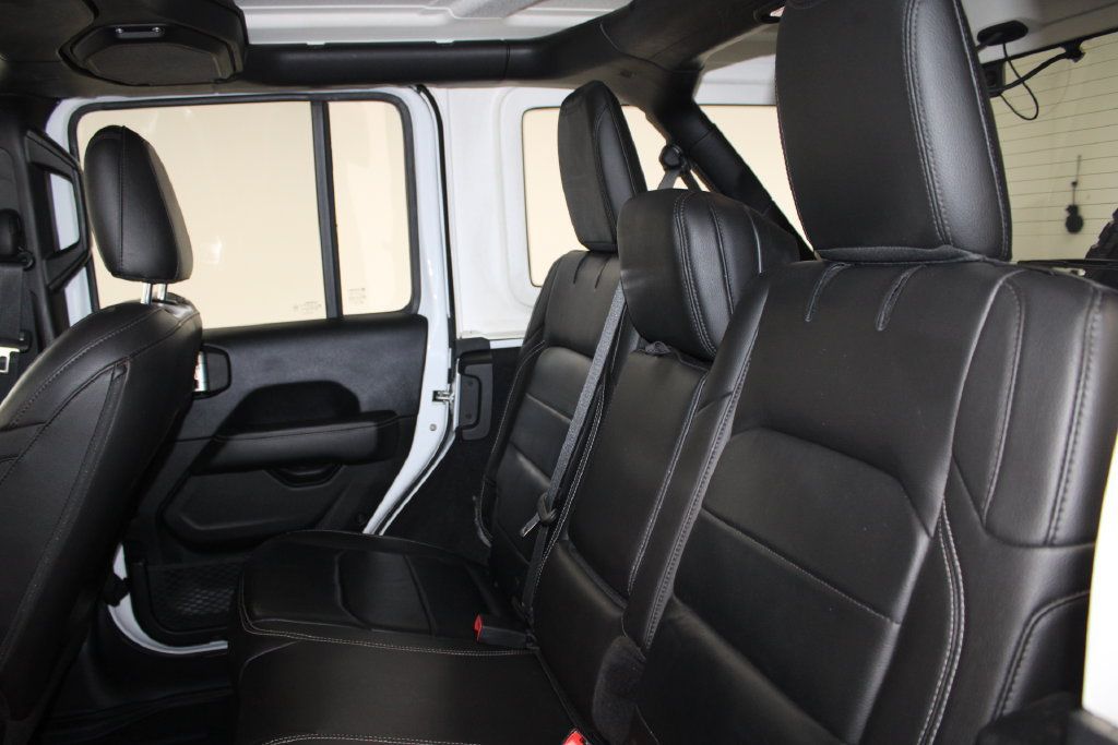 Used 2018 Jeep Wrangler Unlimited Sahara AWD/4WD image 17