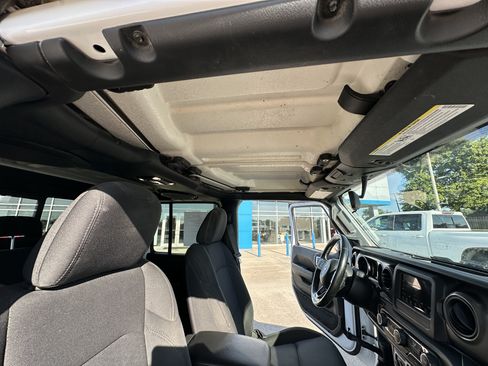 Used 2022 Jeep Gladiator Sport AWD/4WD image 37
