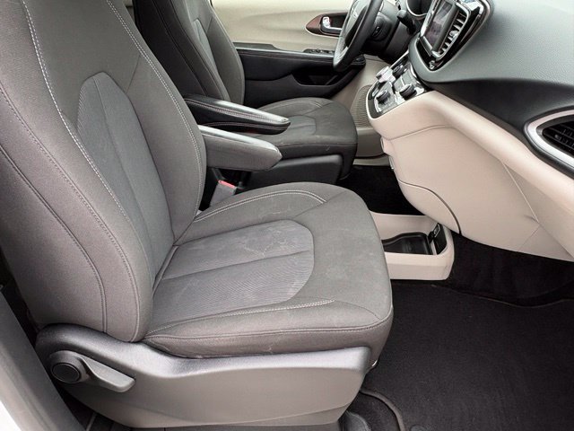 Used 2023 Chrysler Voyager LX FWD image 19