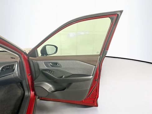 Used 2023 Nissan Rogue S image 29