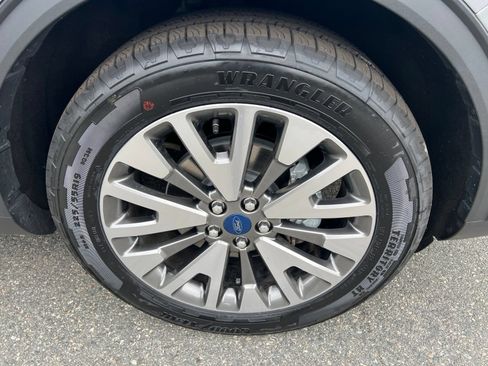 Used 2022 Ford Escape Titanium w/ Class II Trailer Tow Package AWD/4WD image 8