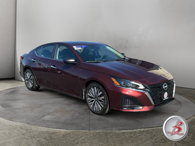 Used 2024 Nissan Altima 2.5 SV FWD image 1