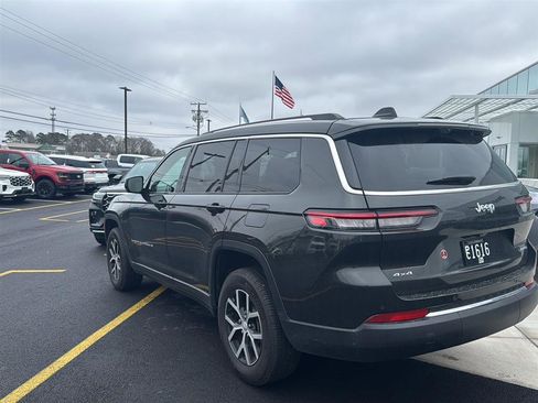 Used 2024 Jeep Grand Cherokee L Limited w/ Luxury Tech Group II image 13