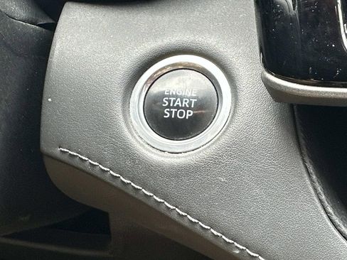 Used 2021 Toyota Highlander XLE AWD/4WD image 28