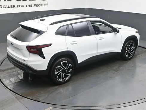 New 2026 Chevrolet Trax RS w/ Sunroof Package FWD image 18