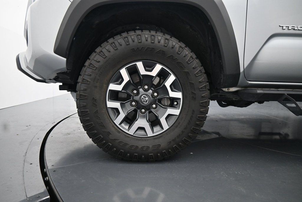 Used 2023 Toyota Tacoma TRD Off-Road w/ Technology Package AWD/4WD image 13