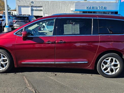 Used 2017 Chrysler Pacifica Touring-L Plus image 4