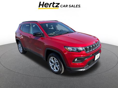 Used 2025 Jeep Compass Latitude image 1